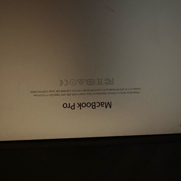 Apple MacBook Pro - Picture 4 of 6